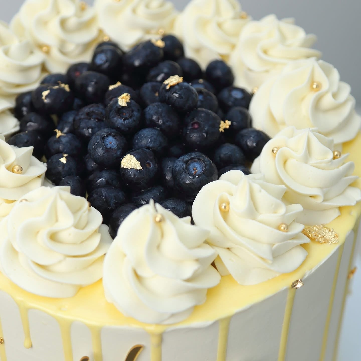 Fresh Blueberry Lemon Drip Cake🍋🫐