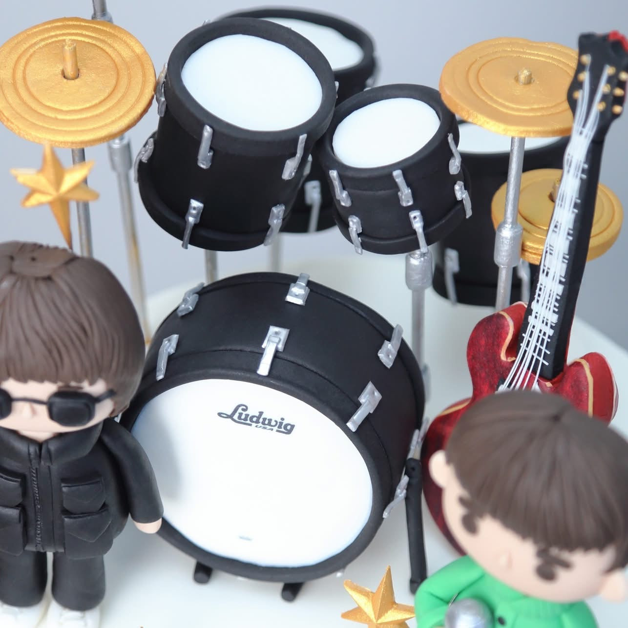 The Oasis-inspired Cake🎸🎶🎤