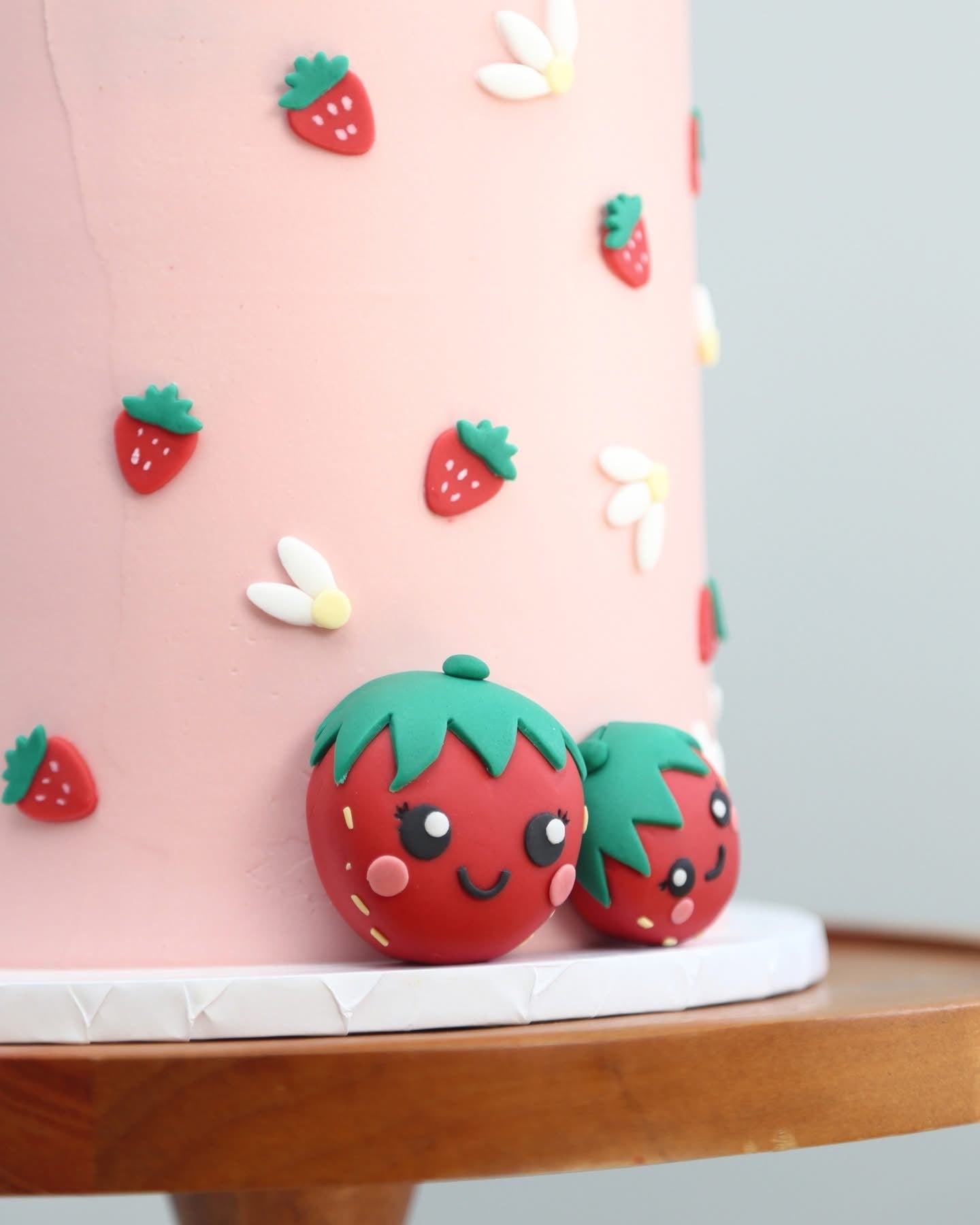 Strawberry & Daisy Cake