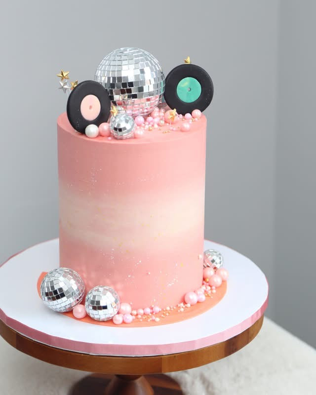Pink Disco Cake 💃🪩
