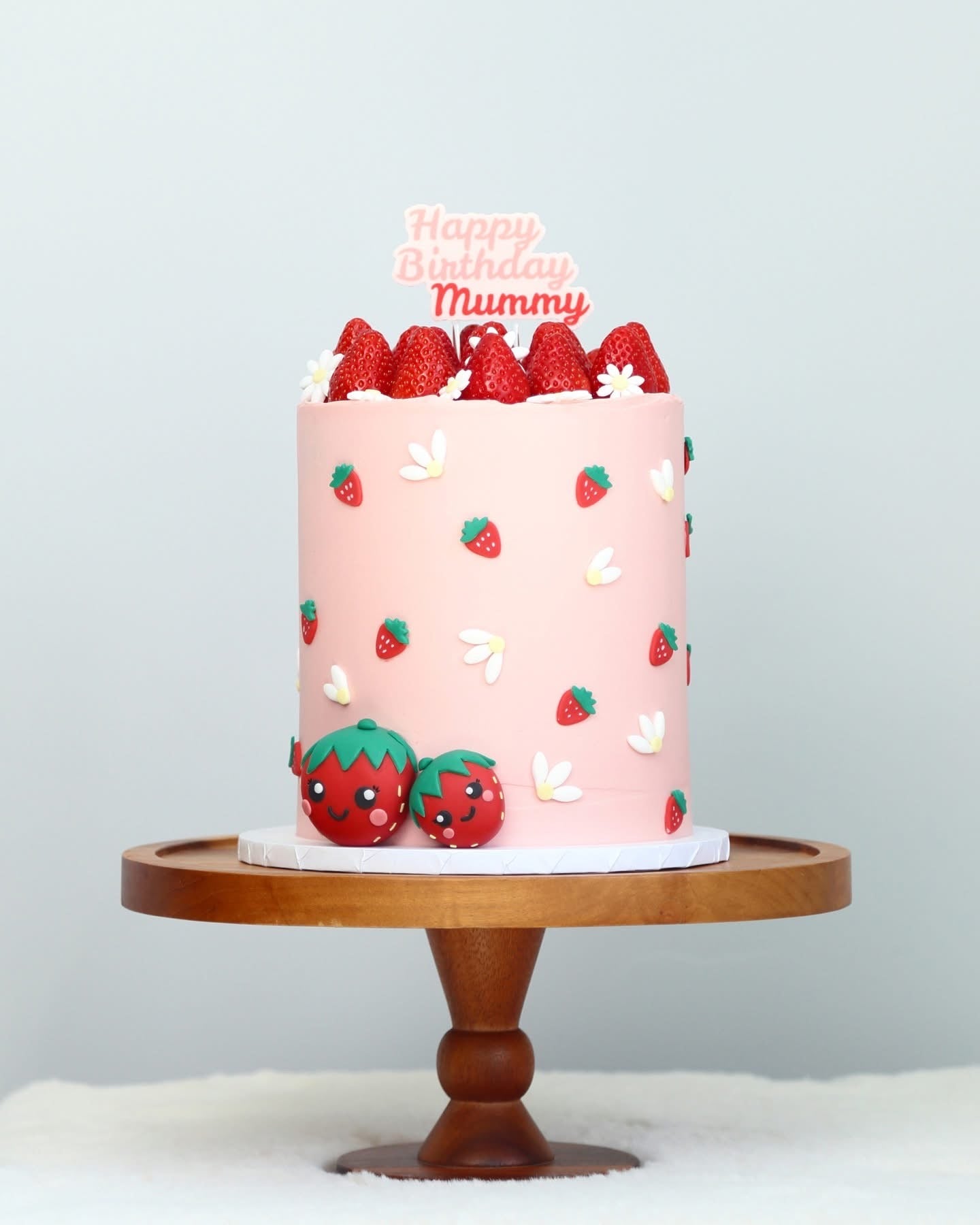 Strawberry & Daisy Cake
