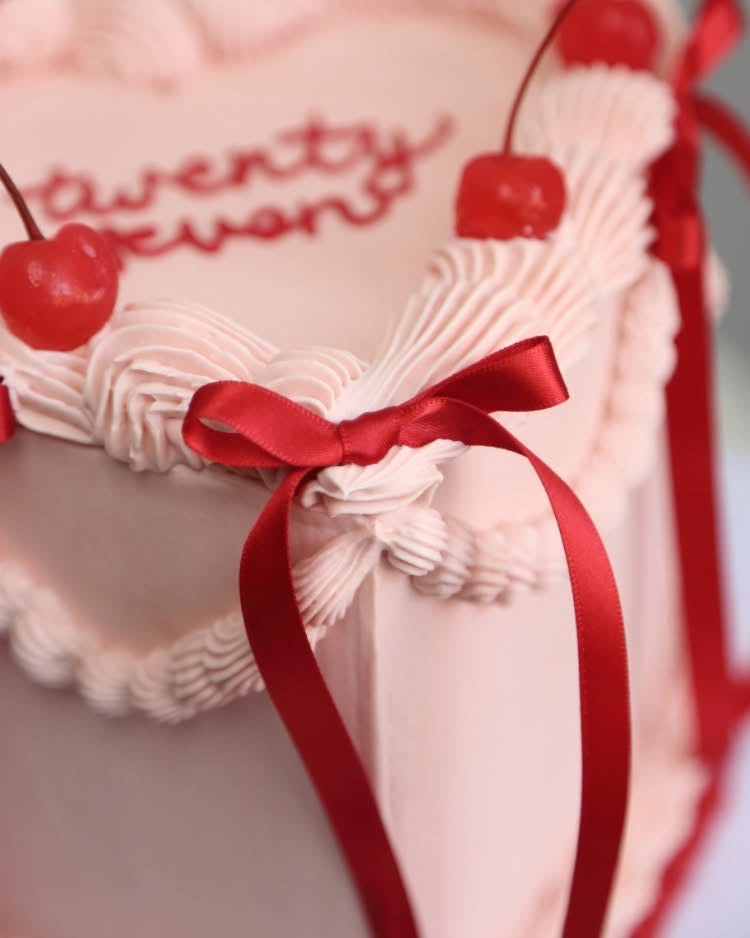 Lambeth Vintage Heart Cake