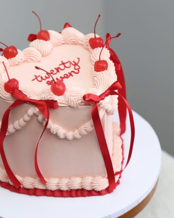 Lambeth Vintage Heart Cake