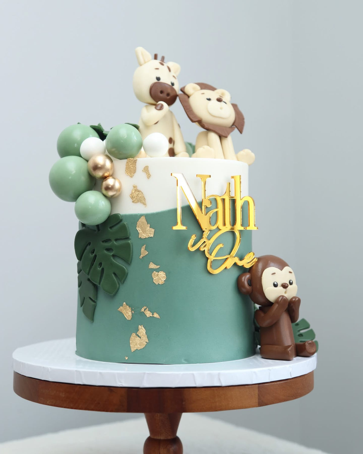 Sage Green Safari Cake 🌳🦁