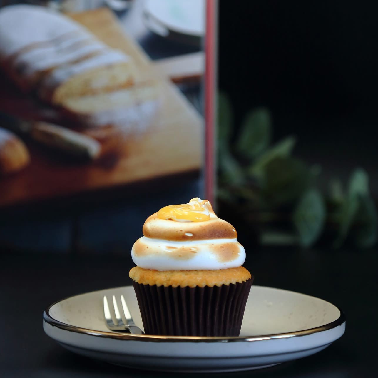 Lemon Meringue Cupcakes (6 pcs box)