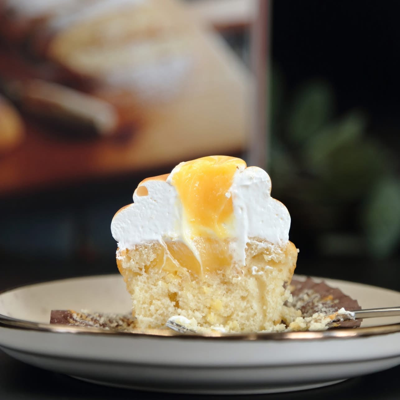 Lemon Meringue Cupcakes (6 pcs box)